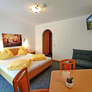 Standard Zimmer mit Kingsize-Bett